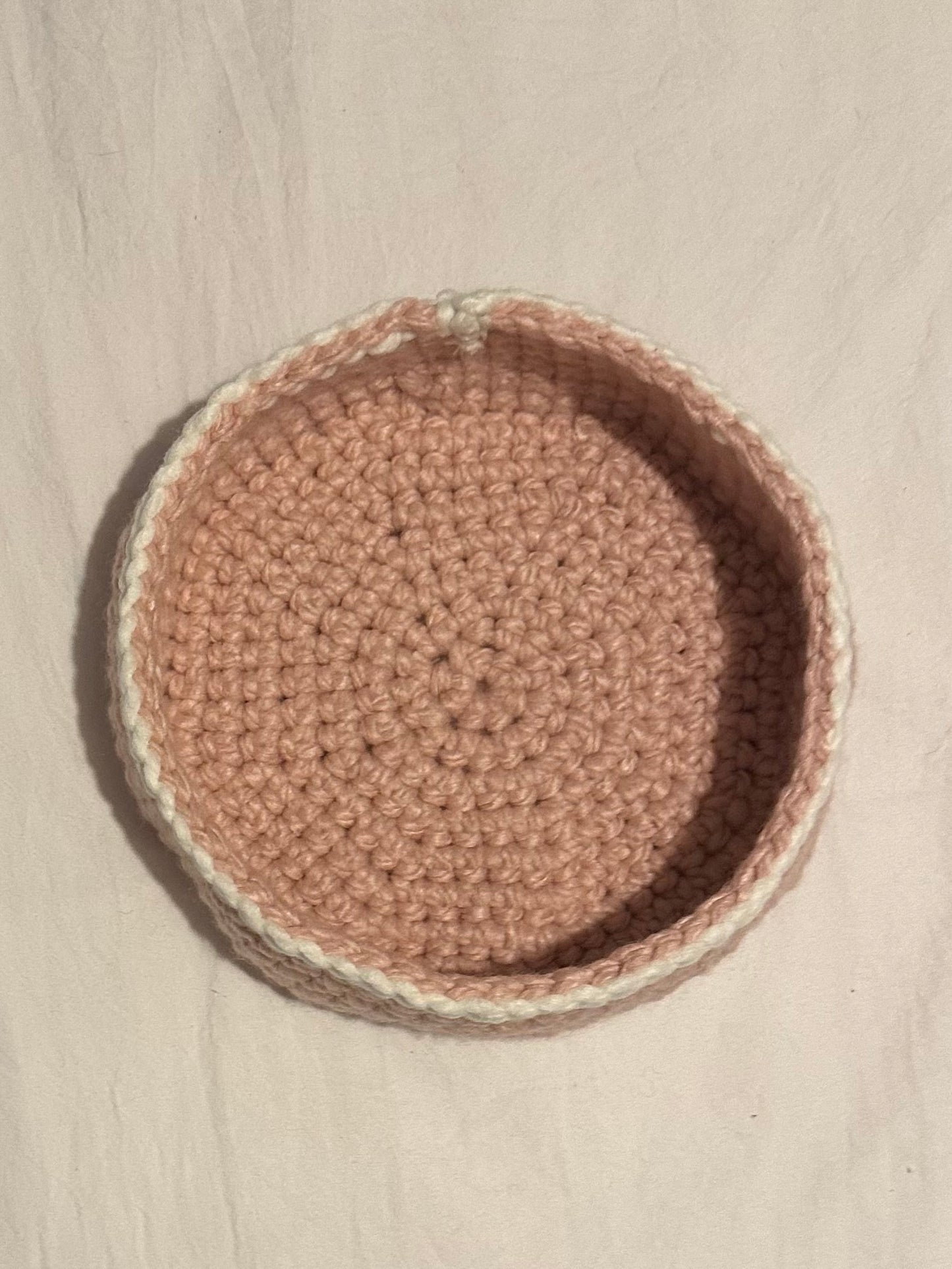 Bookshelf basket - crochet