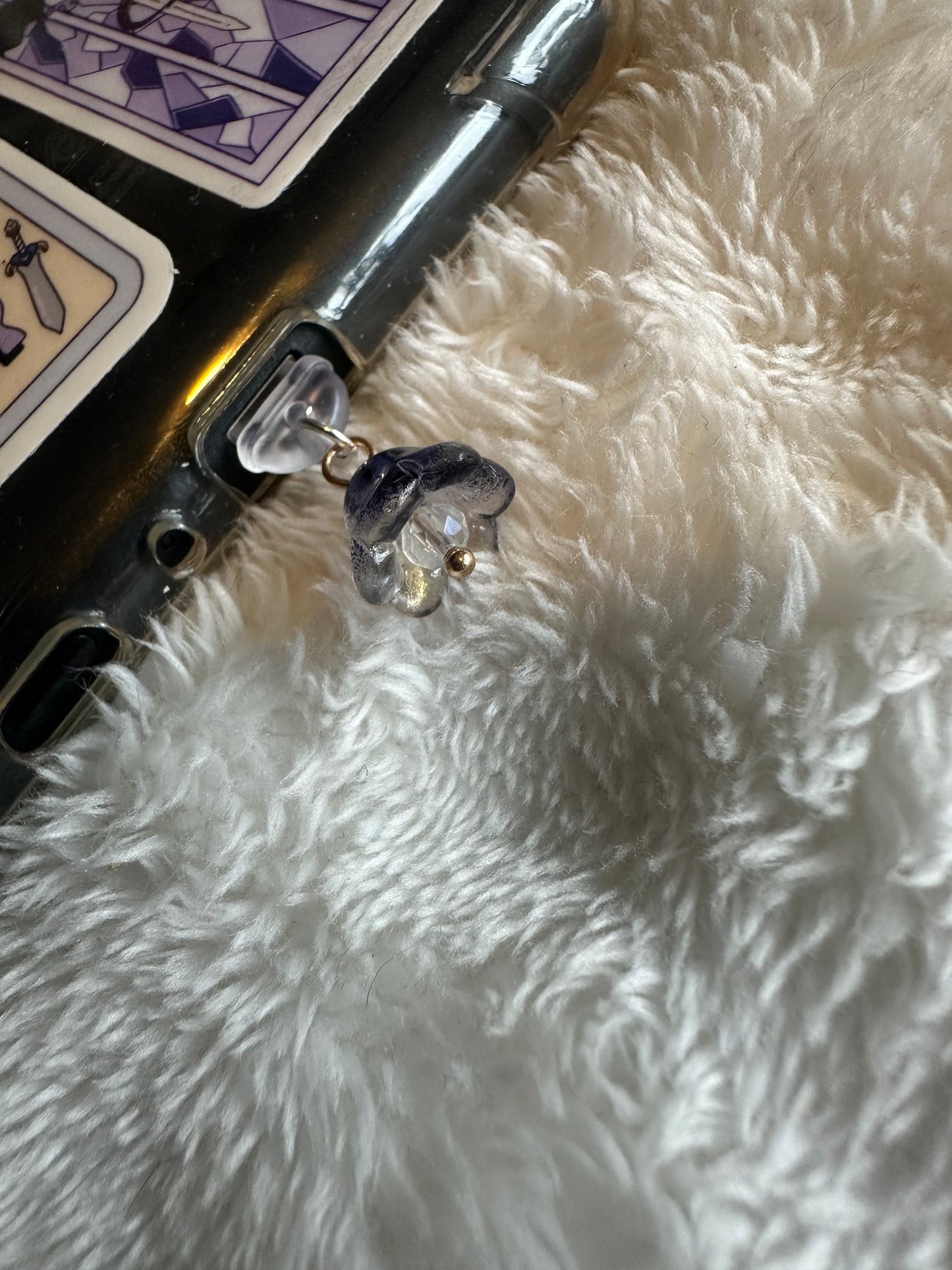 Kindle dust charm - blue sparkle flower