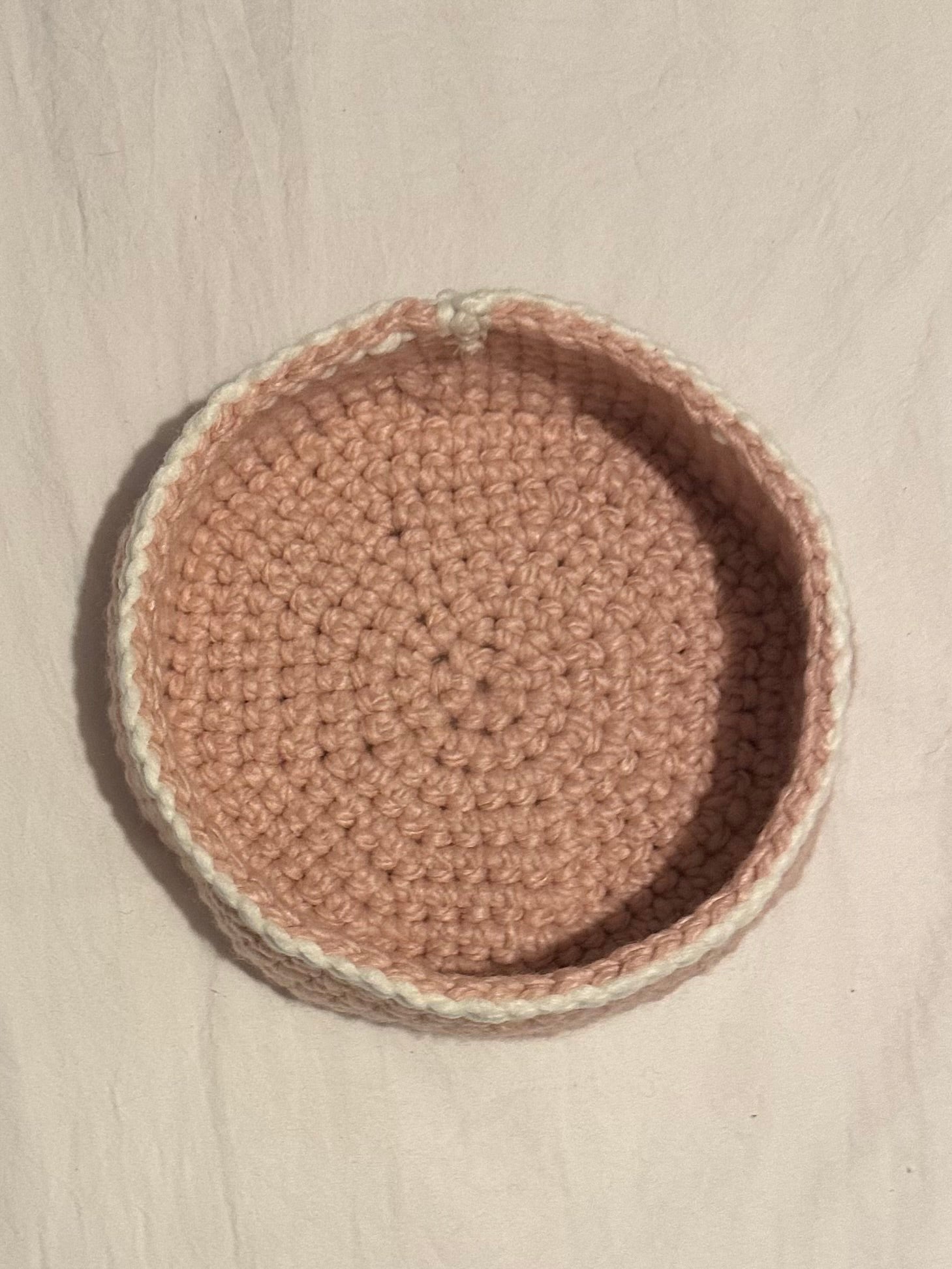 Bookshelf basket - crochet