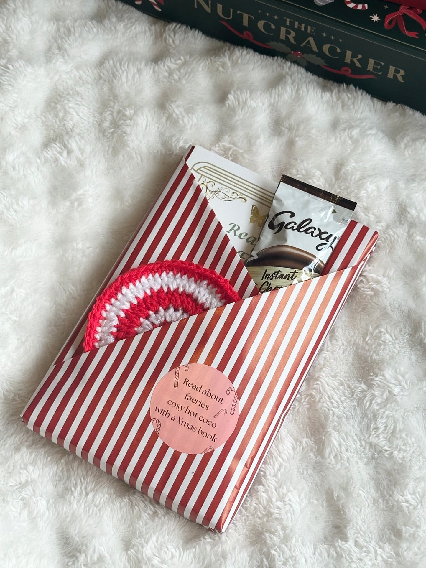 Hot coco with a Christmas book - blind date + crochet coaster