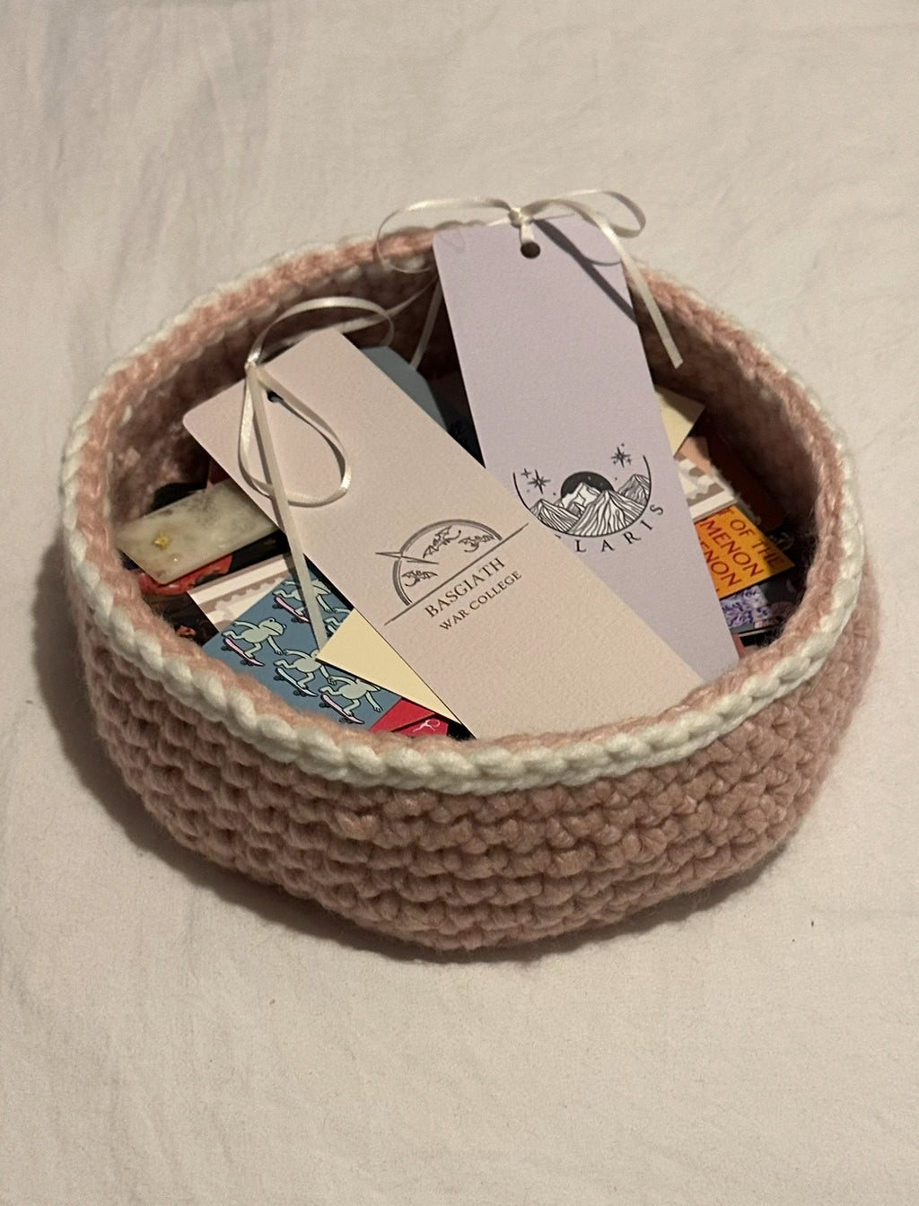 Bookshelf basket - crochet