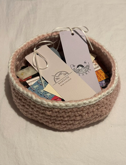 Bookshelf basket - crochet